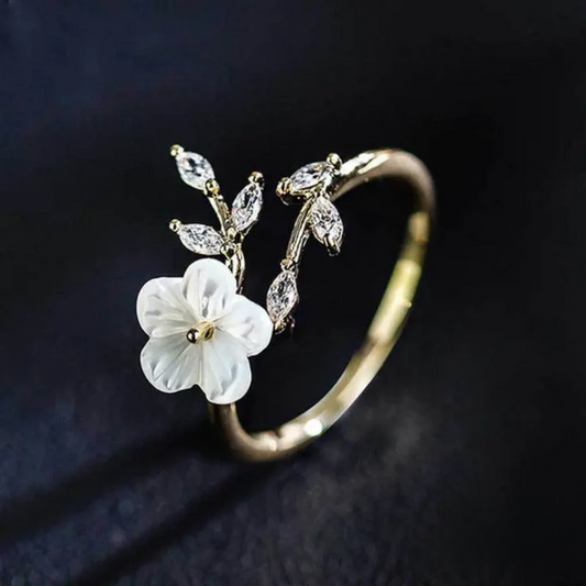Antonia - Floraler Ringzauber