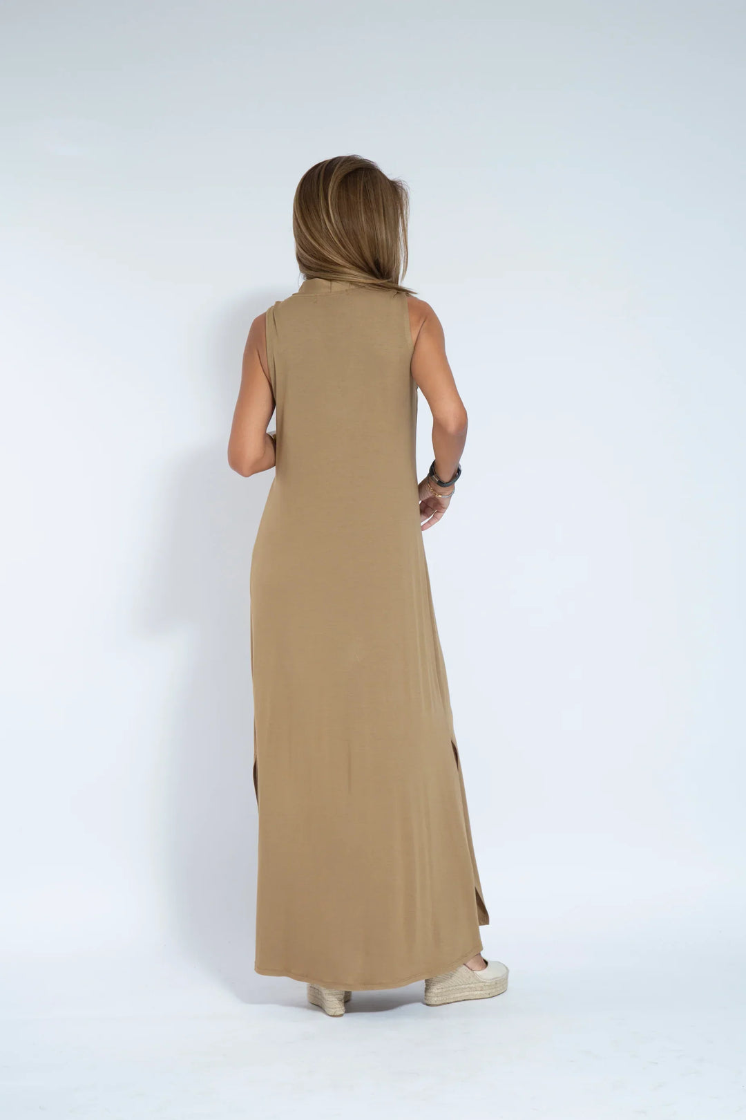 ANGELICA | LANGES KLEID MIT V-AUSSCHNITT