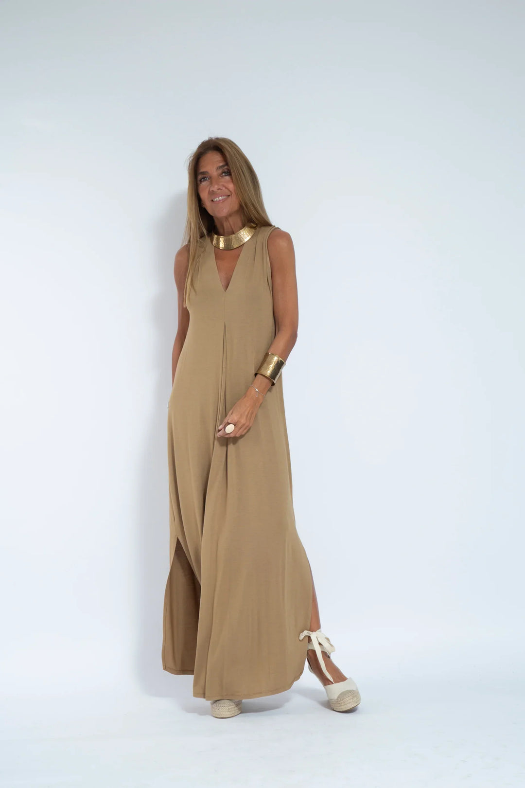 ANGELICA | LANGES KLEID MIT V-AUSSCHNITT